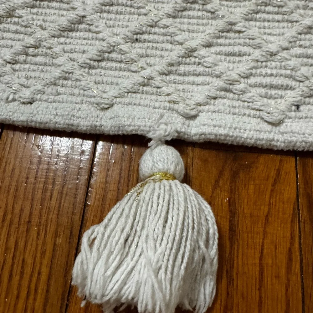 Textured Cream Bath Mat with Tassels